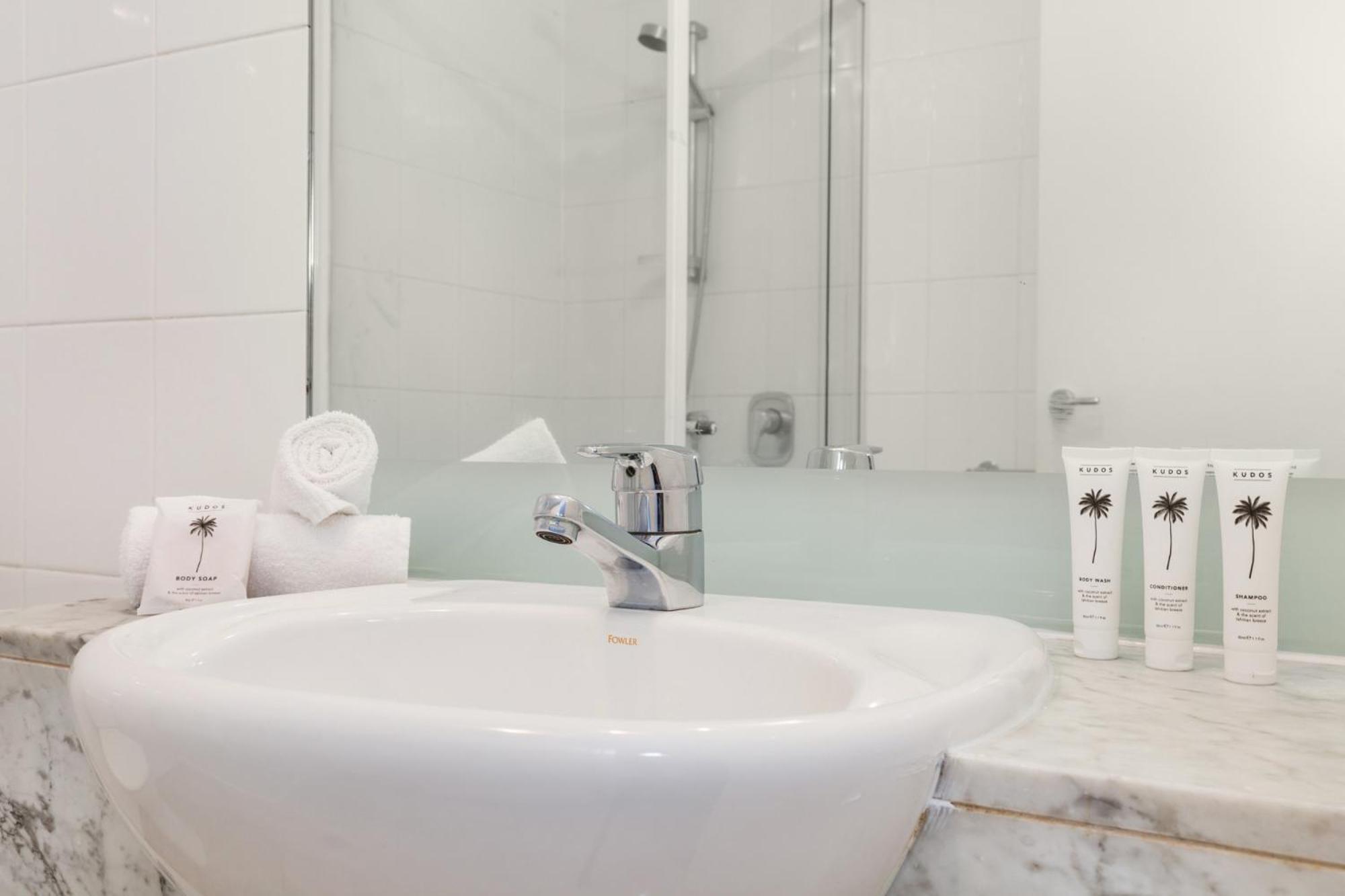 Luxe 2-Bed Apartment With River Views Near Casino Melbourne Exterior photo